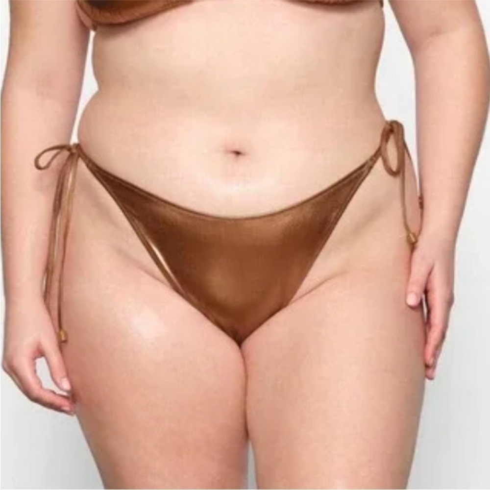 352. SKIMS Textured Bikini Story Tie Bikini Bottom - Penny